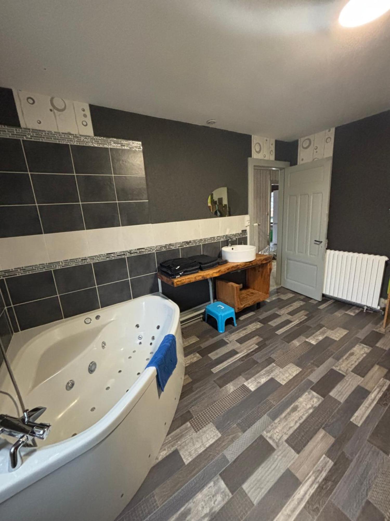 Gite 205 M2, 8Pers Piscine, Jacuzzi, Balneo Privatifs Vagney 外观 照片