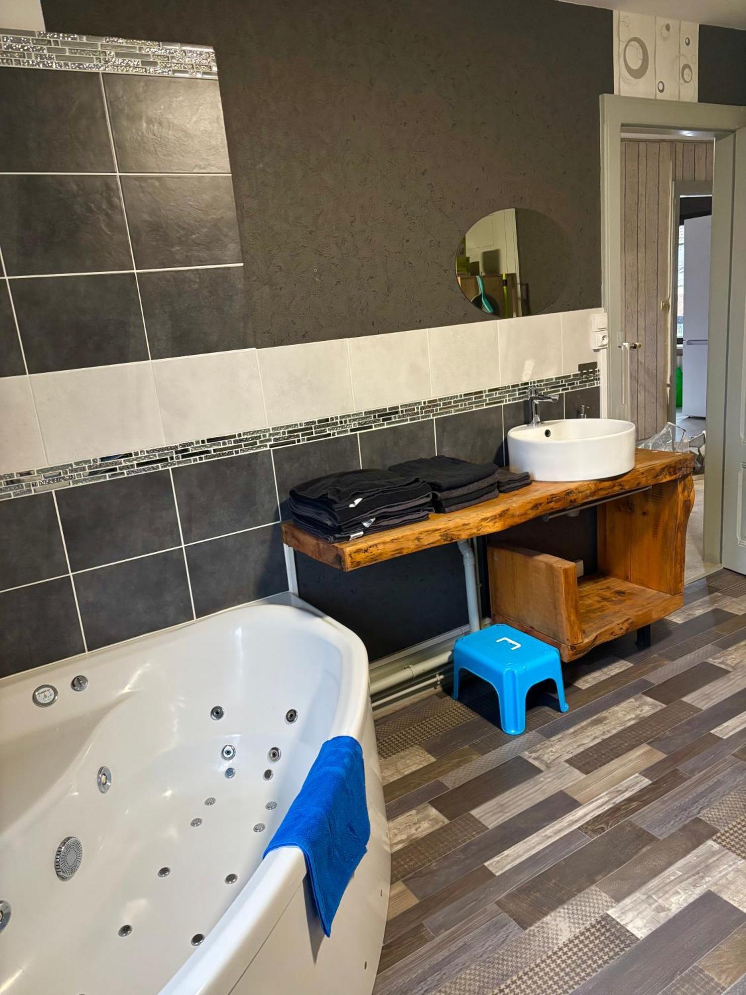 Gite 205 M2, 8Pers Piscine, Jacuzzi, Balneo Privatifs Vagney 外观 照片